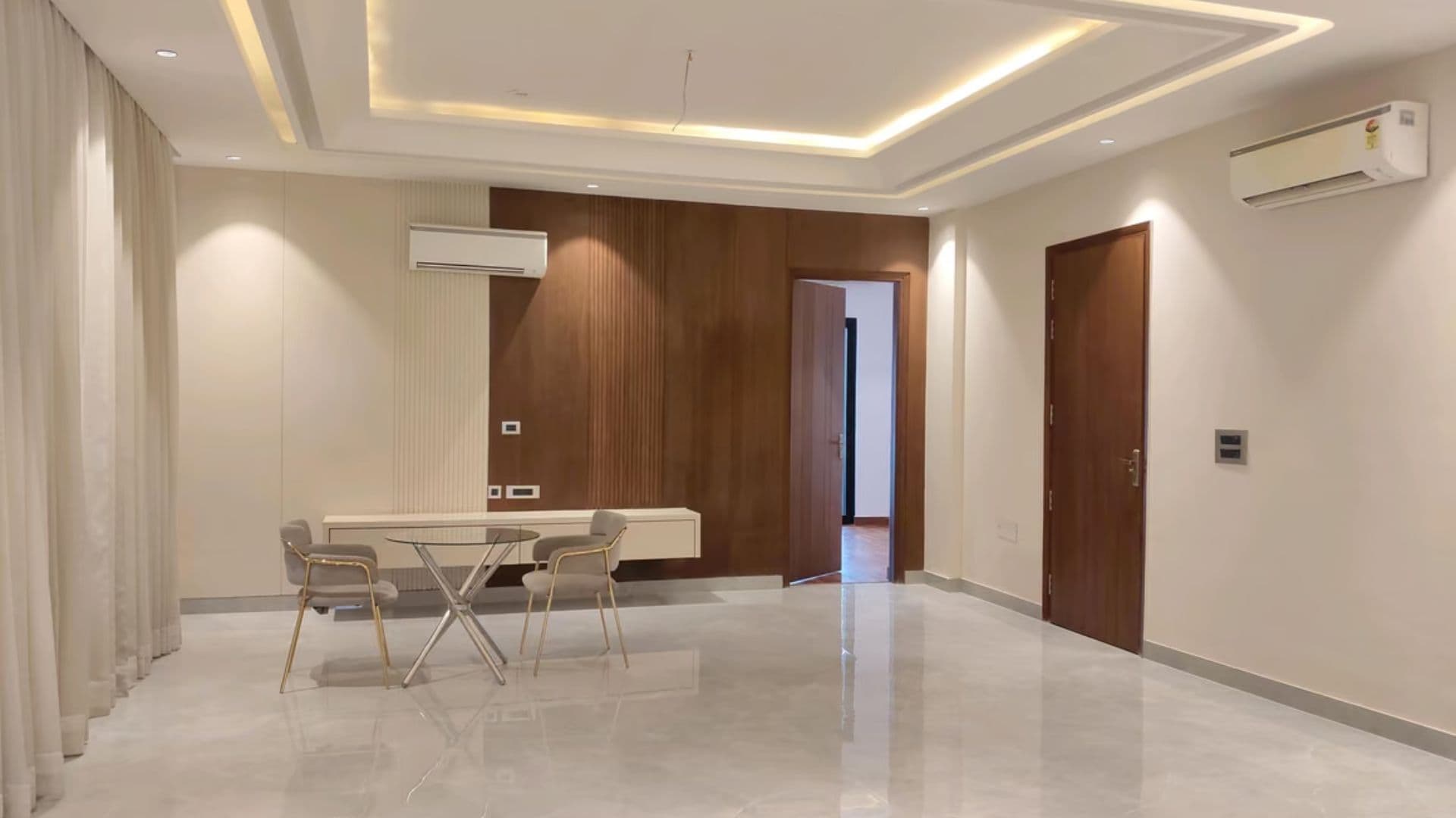 Mahindra Luminare image 3
